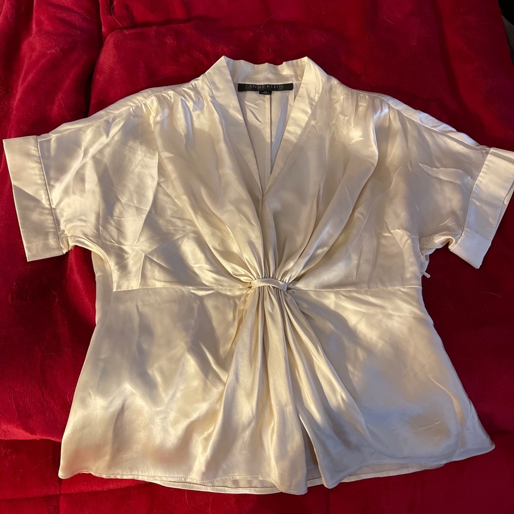 Anne Klein suit 100% Silk ivory creme Top Sz 4P.